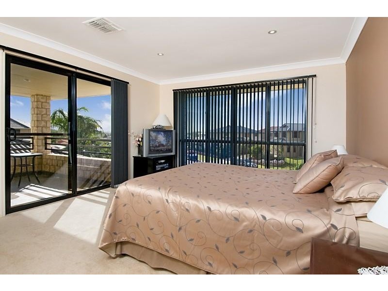 9  Sandalwood  Cl, Mackenzie QLD 4156