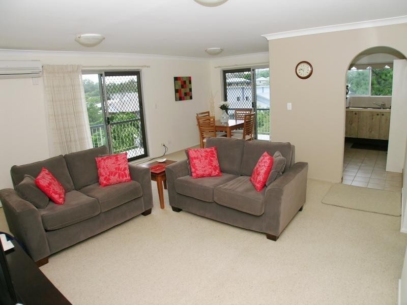 15 Captain St, Holland Park QLD 4121