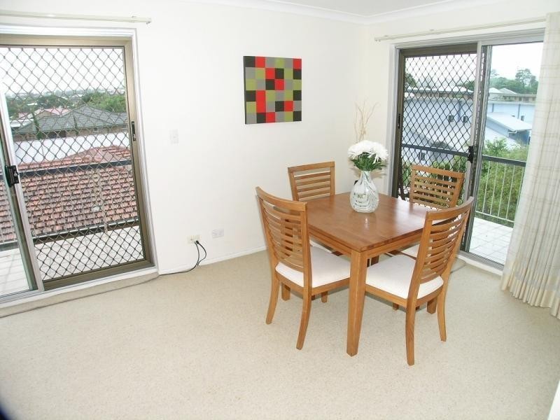 15 Captain St, Holland Park QLD 4121