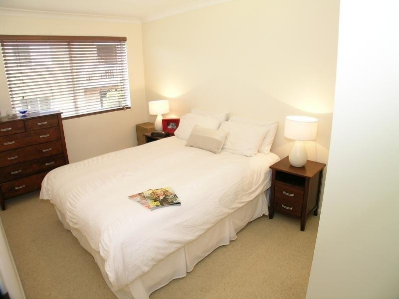 15 Captain St, Holland Park QLD 4121