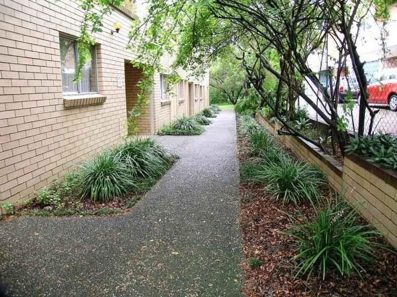 15 Captain St, Holland Park QLD 4121