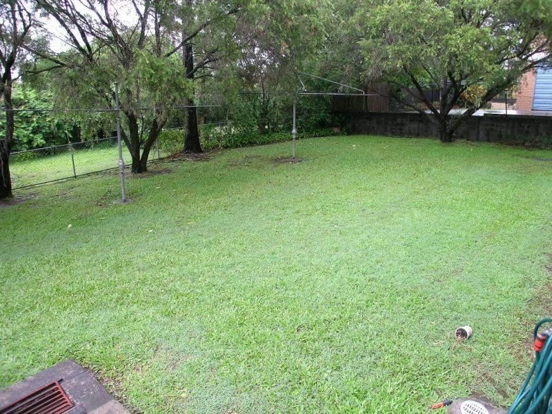 15 Captain St, Holland Park QLD 4121