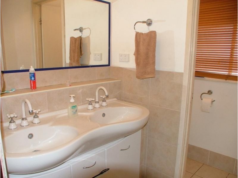 11 Narran St, Riverhills QLD 4074