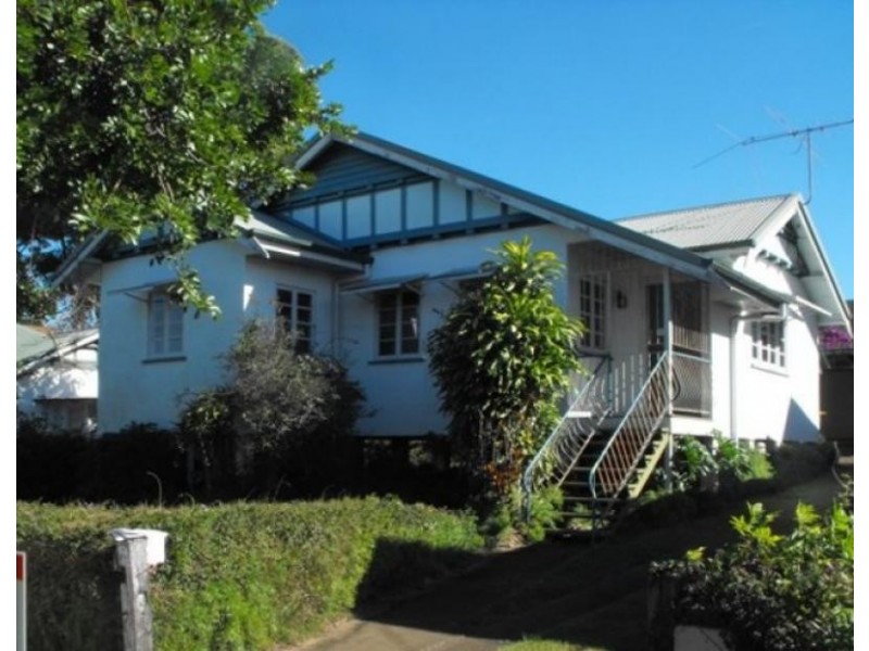 17 Captain St, Holland Park QLD 4121