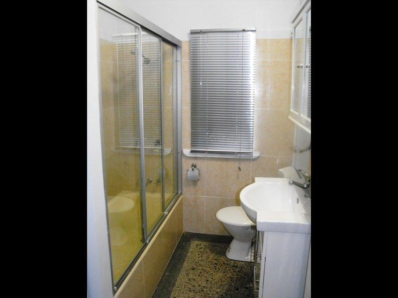 17 Captain St, Holland Park QLD 4121
