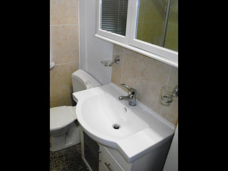 17 Captain St, Holland Park QLD 4121