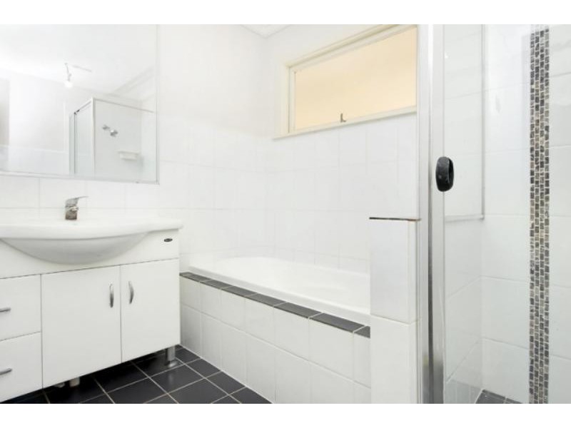 406 Richmond Rd, Cannon Hill QLD 4170