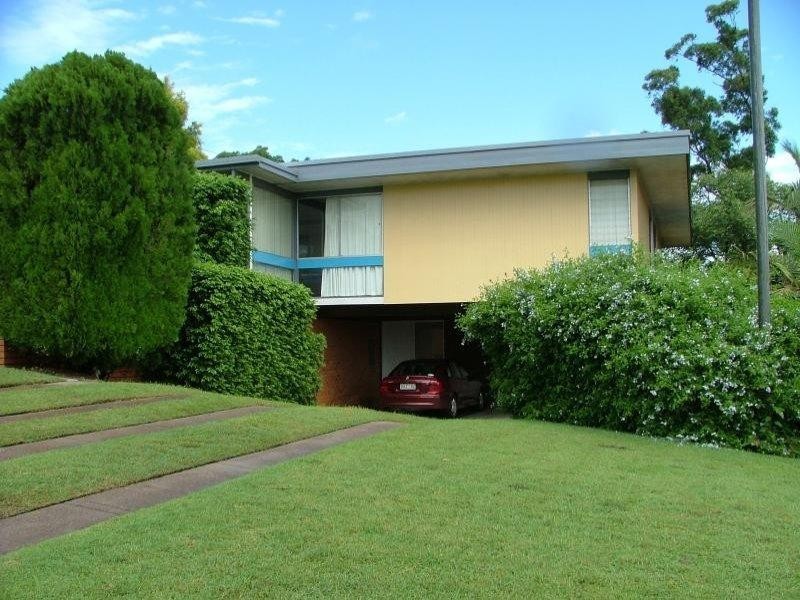 31 Kneale St, Holland Park West QLD 4121