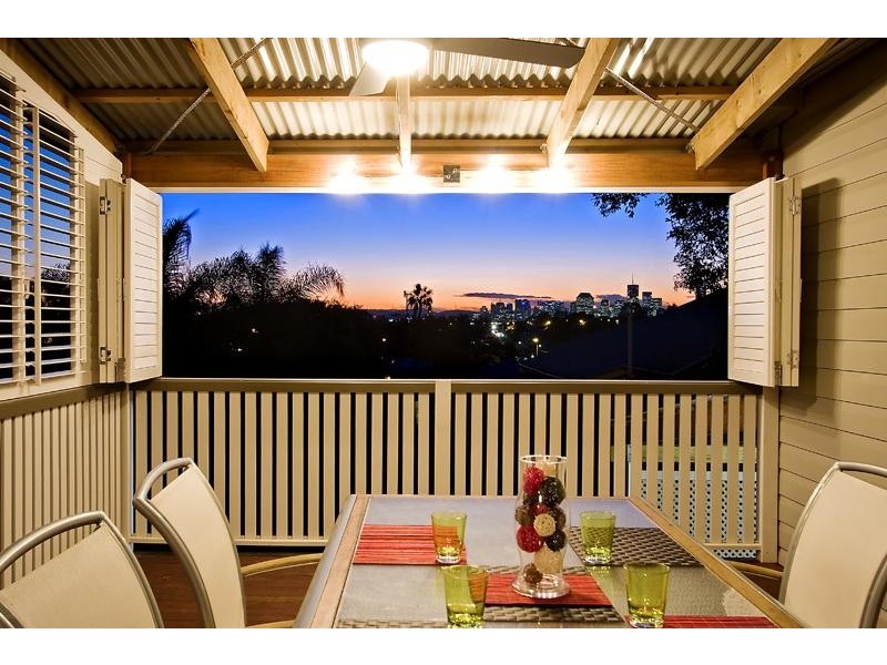 29 Morehead Ave, Norman Park QLD 4170