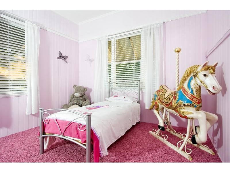 29 Morehead Ave, Norman Park QLD 4170