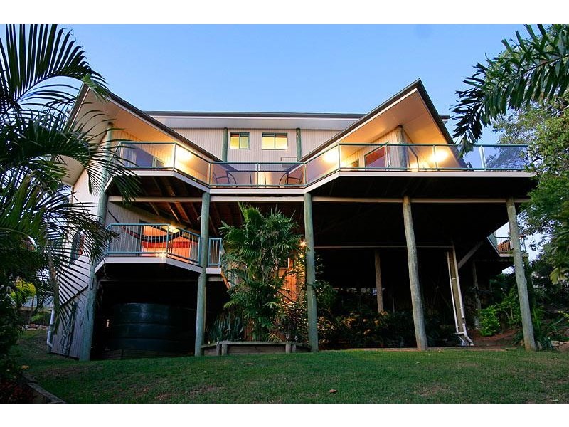 24 Hoya St, Holland Park West QLD 4121