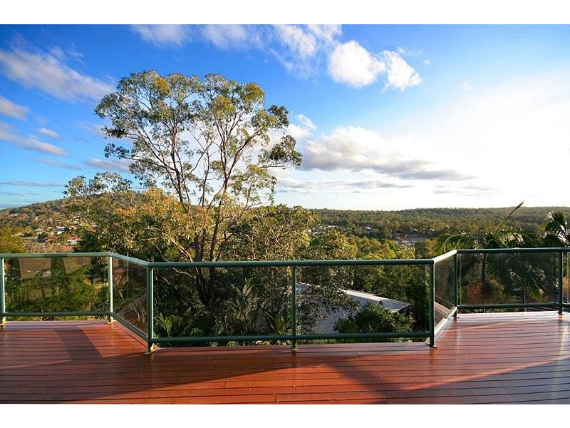 24 Hoya St, Holland Park West QLD 4121
