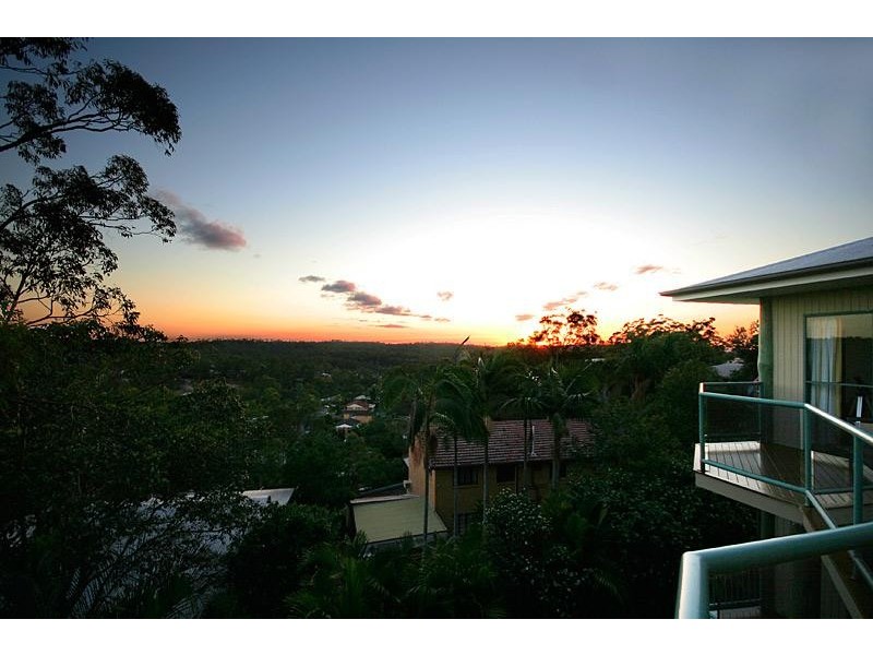 24 Hoya St, Holland Park West QLD 4121