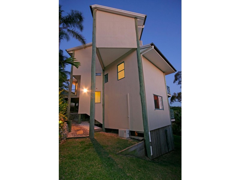 24 Hoya St, Holland Park West QLD 4121