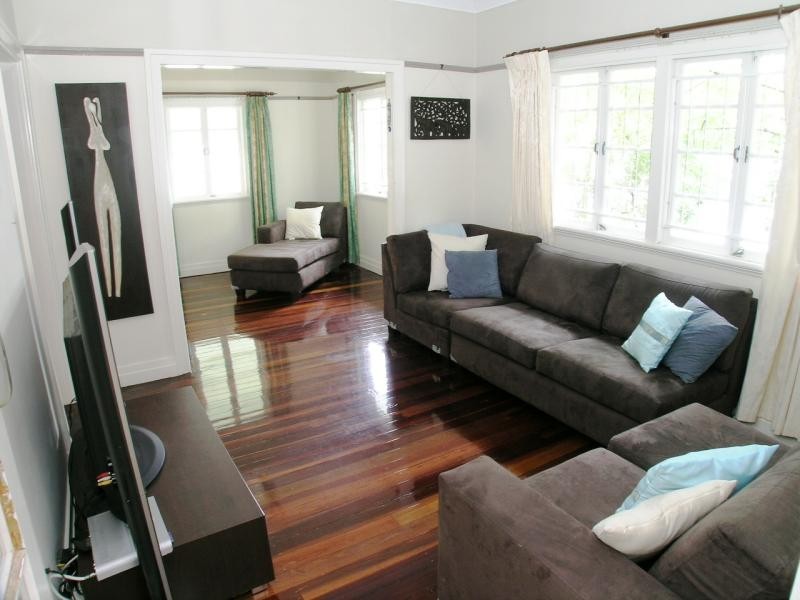 43 Emma St, Holland Park West QLD 4121