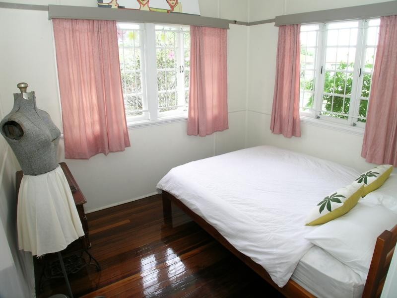 43 Emma St, Holland Park West QLD 4121