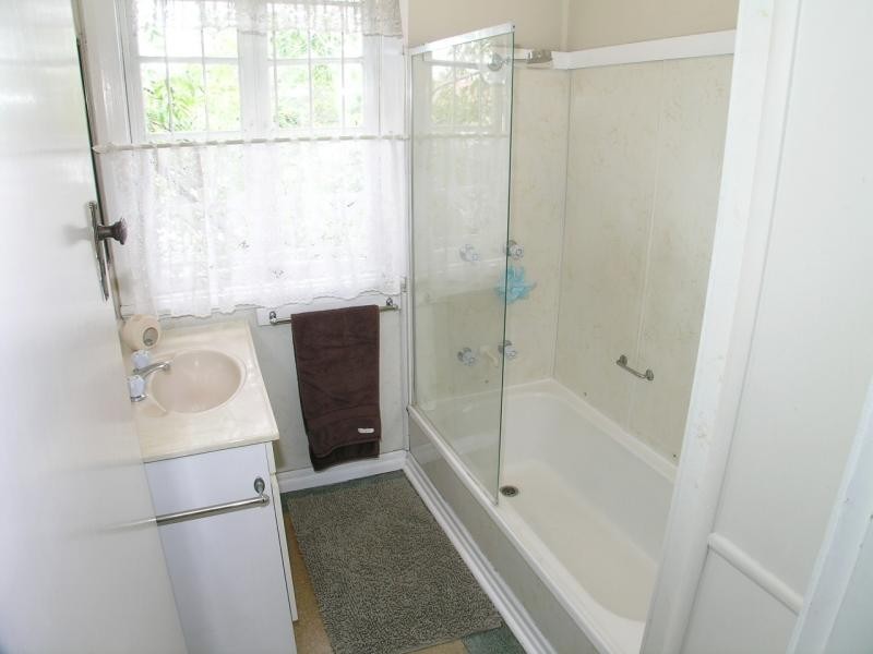 43 Emma St, Holland Park West QLD 4121