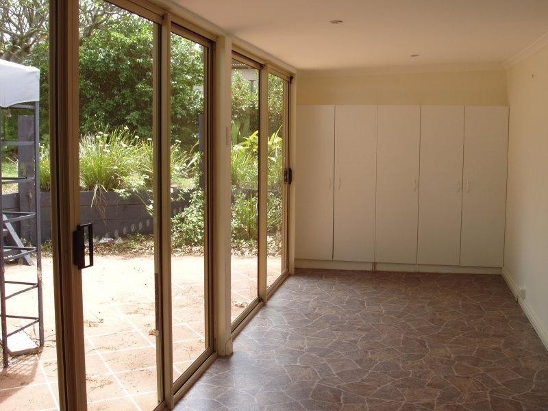 19 Captain St, Holland Park QLD 4121