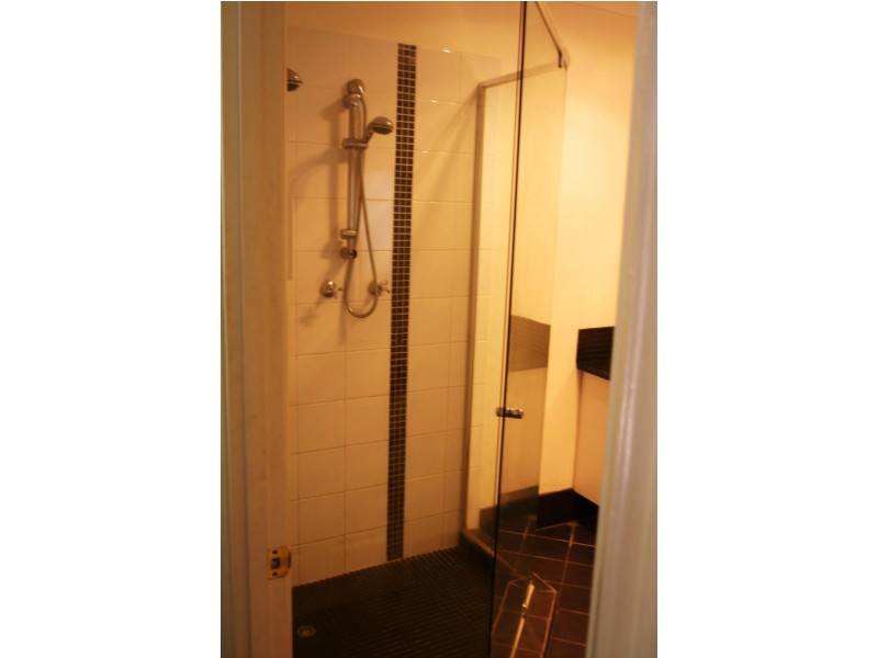 19 Captain St, Holland Park QLD 4121