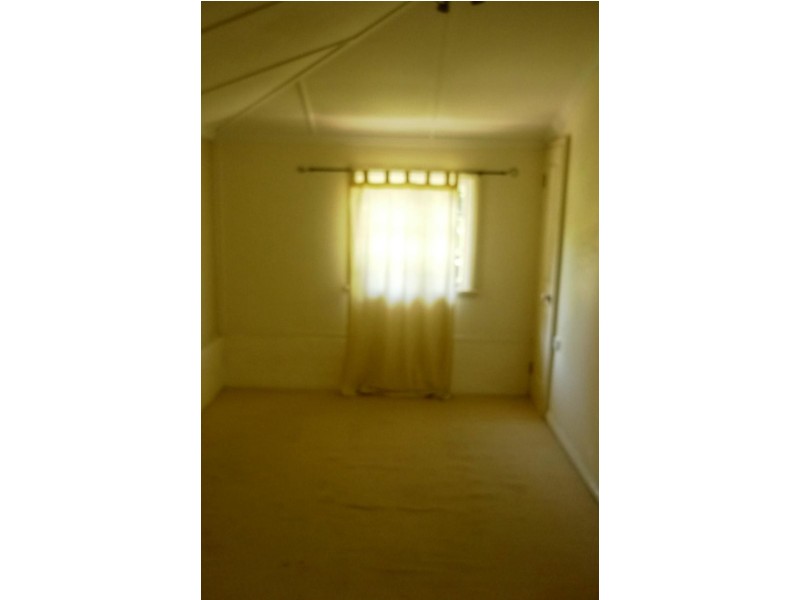 19 Captain St, Holland Park QLD 4121