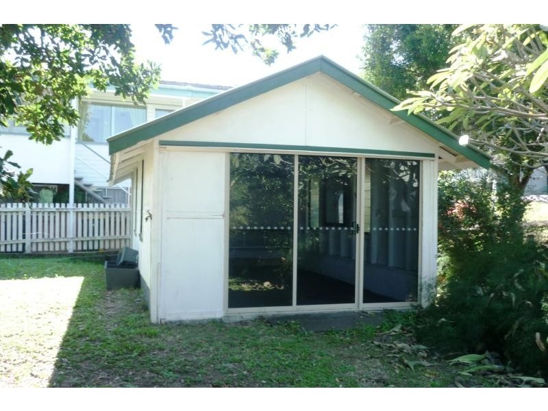 19 Captain St, Holland Park QLD 4121