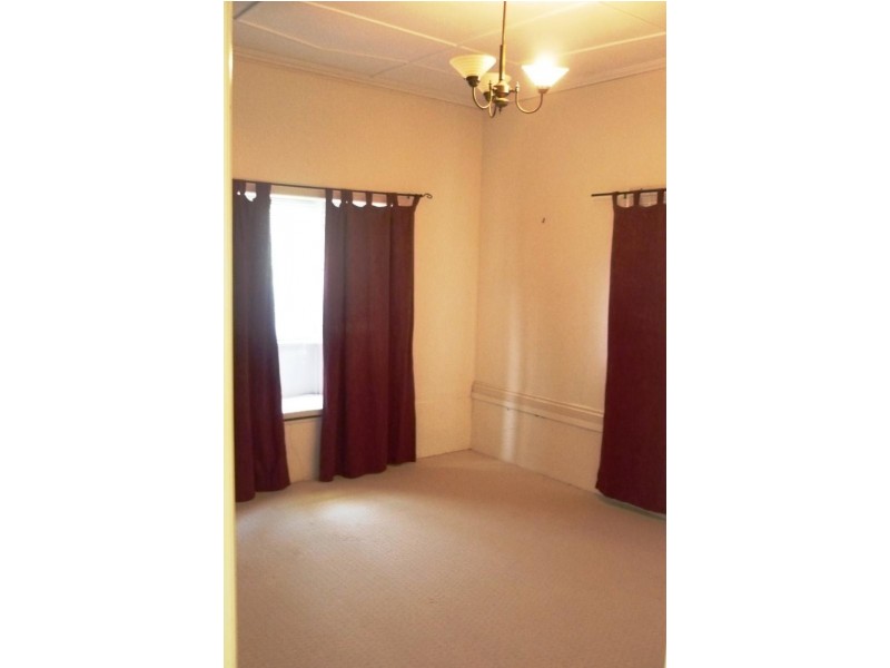 19 Captain St, Holland Park QLD 4121