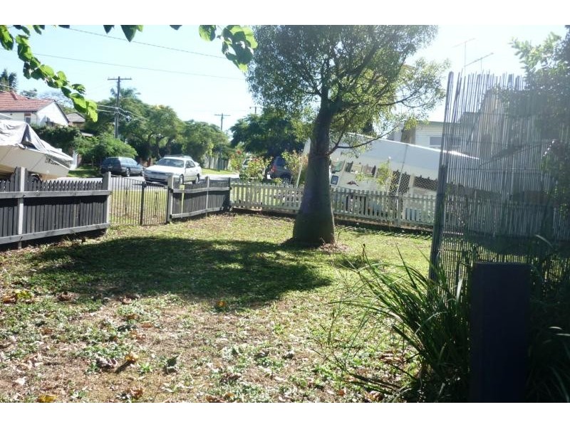 19 Captain St, Holland Park QLD 4121