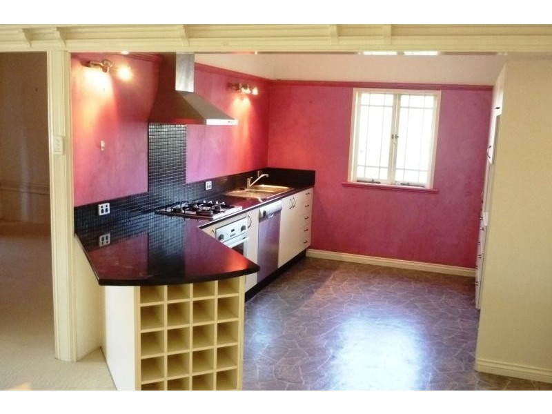 19 Captain St, Holland Park QLD 4121