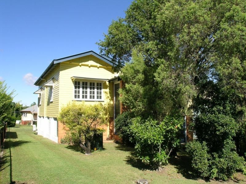 55 Holland Rd, Holland Park QLD 4121