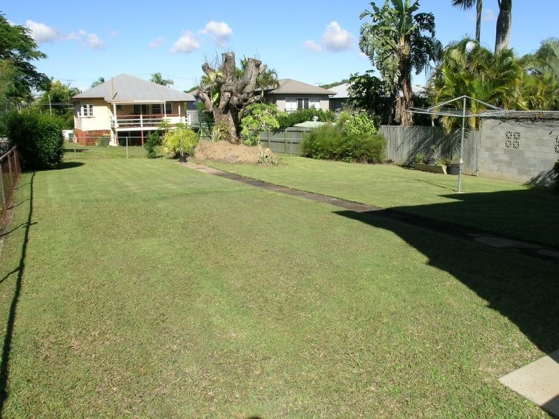 55 Holland Rd, Holland Park QLD 4121