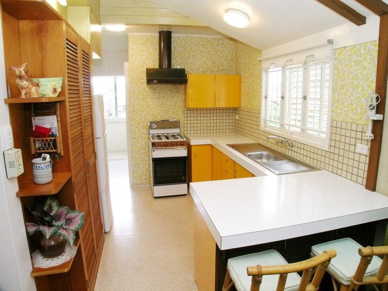 55 Holland Rd, Holland Park QLD 4121