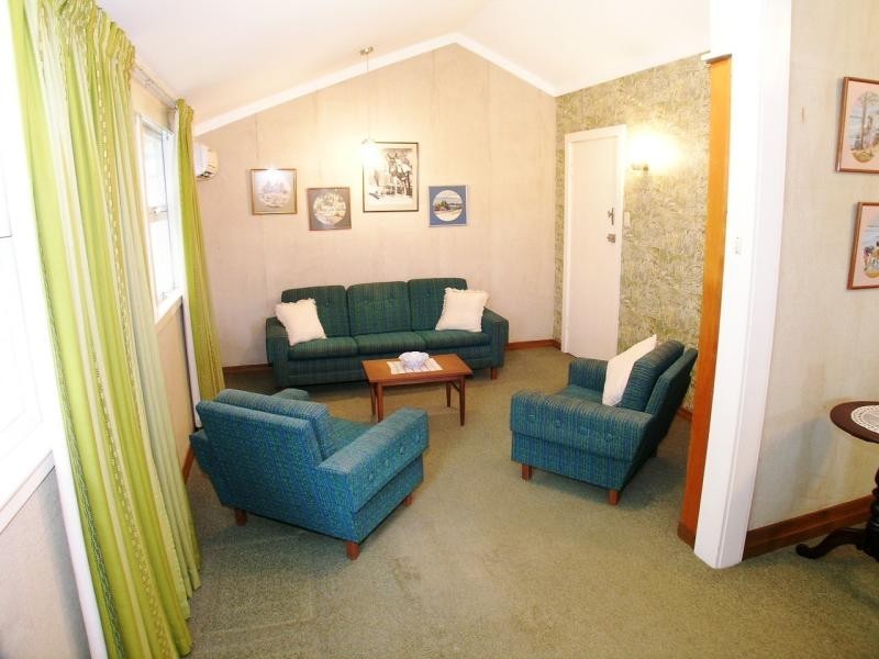 55 Holland Rd, Holland Park QLD 4121