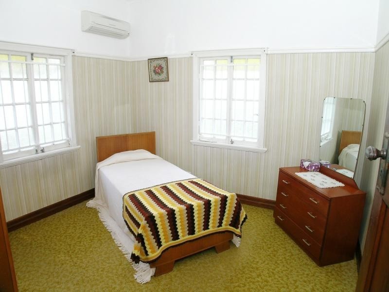 55 Holland Rd, Holland Park QLD 4121