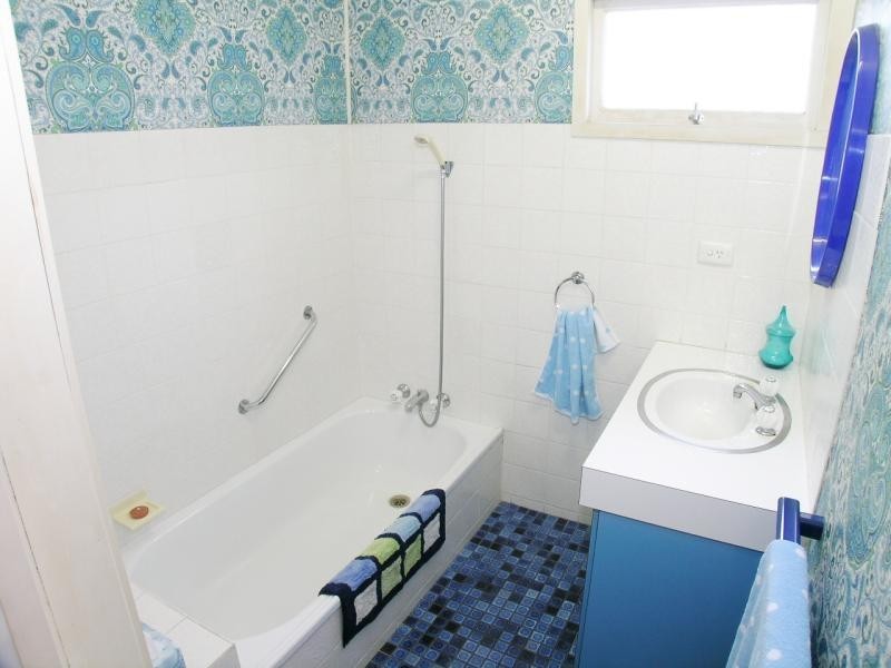 55 Holland Rd, Holland Park QLD 4121