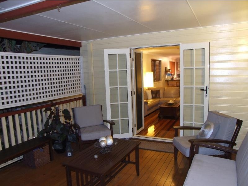 77 Stanley  Rd, Camp Hill QLD 4152