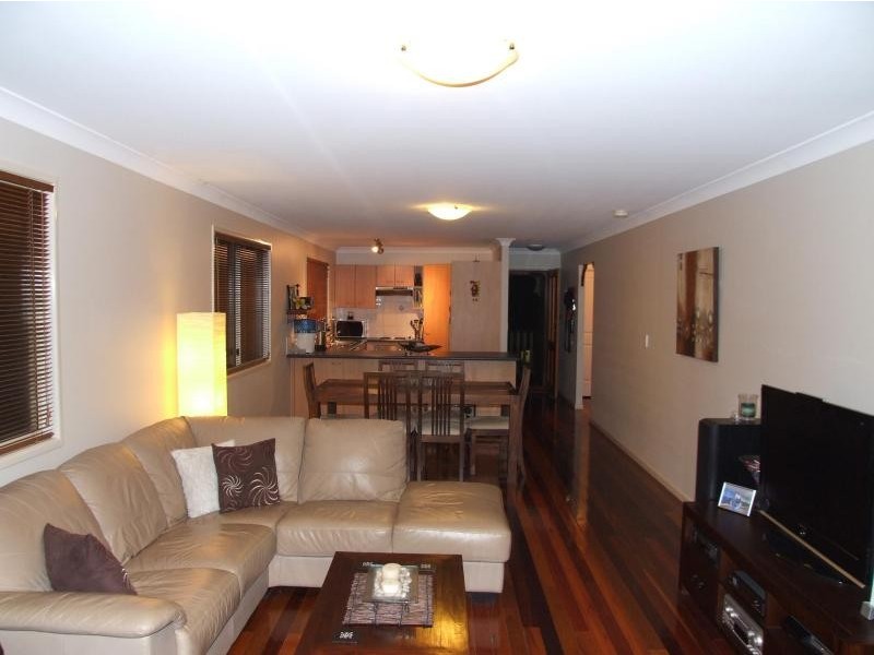 77 Stanley  Rd, Camp Hill QLD 4152