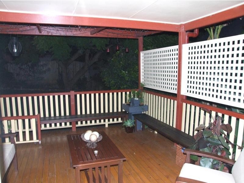 77 Stanley  Rd, Camp Hill QLD 4152