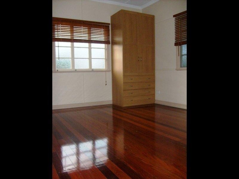 108 Nicholson St, Greenslopes QLD 4120