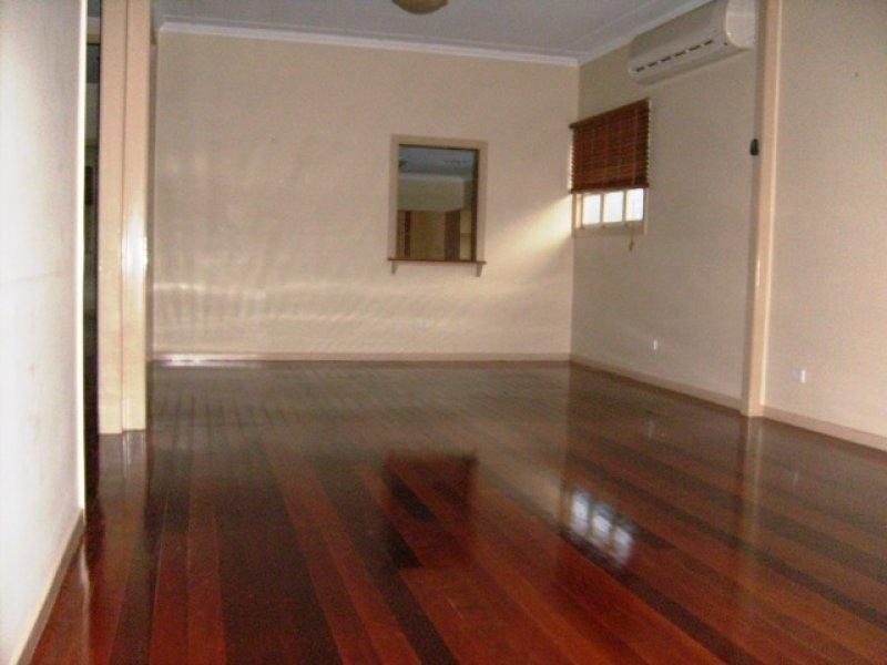 108 Nicholson St, Greenslopes QLD 4120