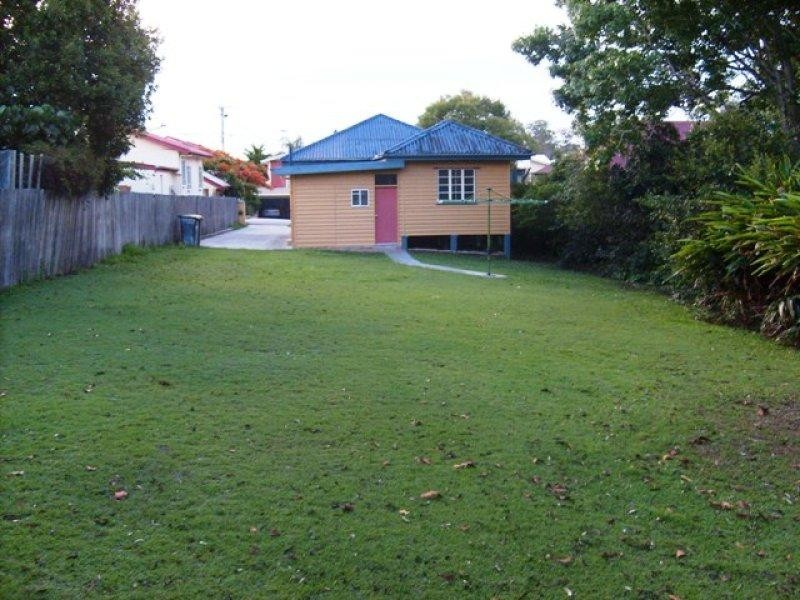 108 Nicholson St, Greenslopes QLD 4120