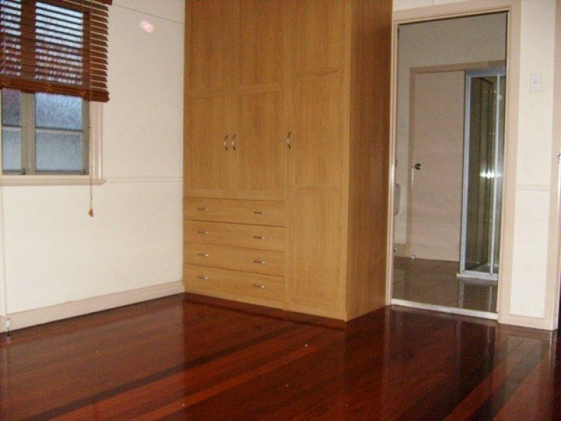 108 Nicholson St, Greenslopes QLD 4120