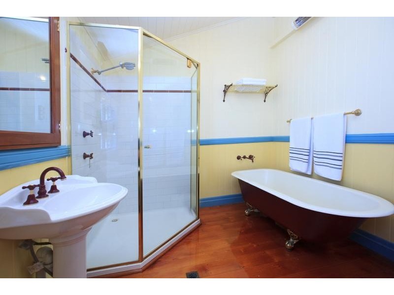 51 Woodhill Ave, Coorparoo QLD 4151