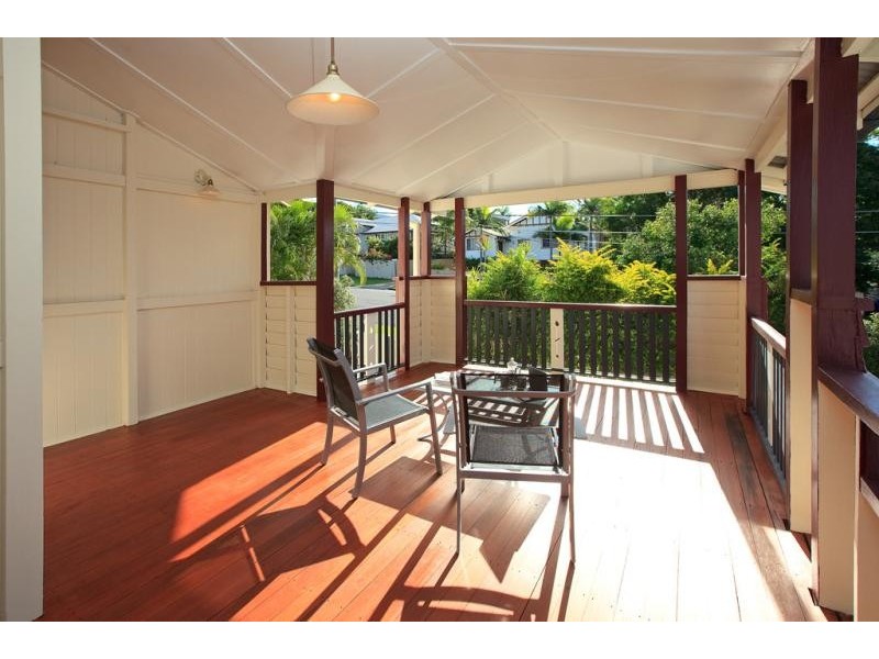 51 Woodhill Ave, Coorparoo QLD 4151