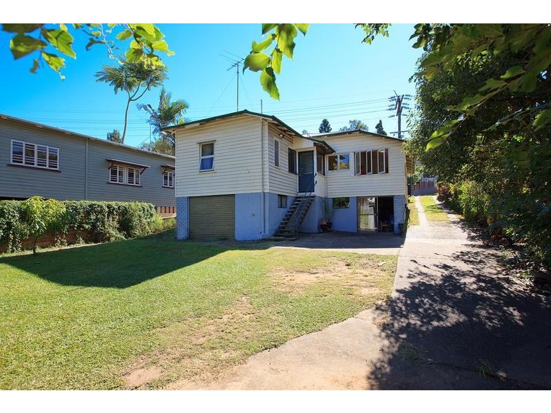 58 Balmoral St, Hawthorne QLD 4171