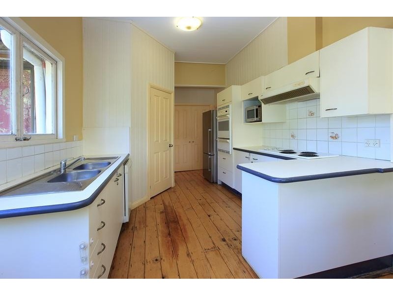 58 Balmoral St, Hawthorne QLD 4171