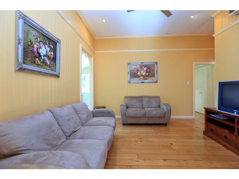 58 Balmoral St, Hawthorne QLD 4171