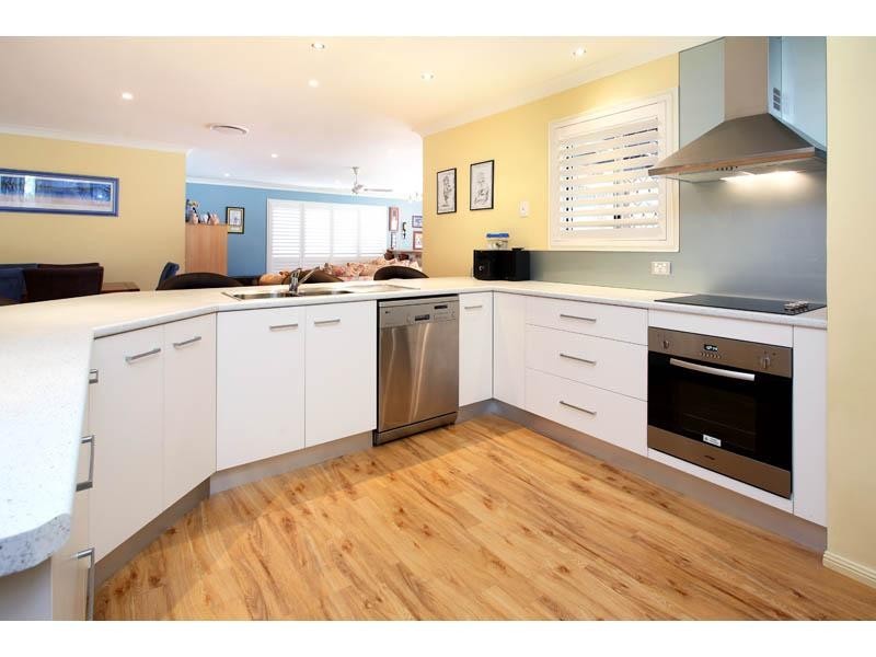 4 Razorback Cl, Carindale QLD 4152