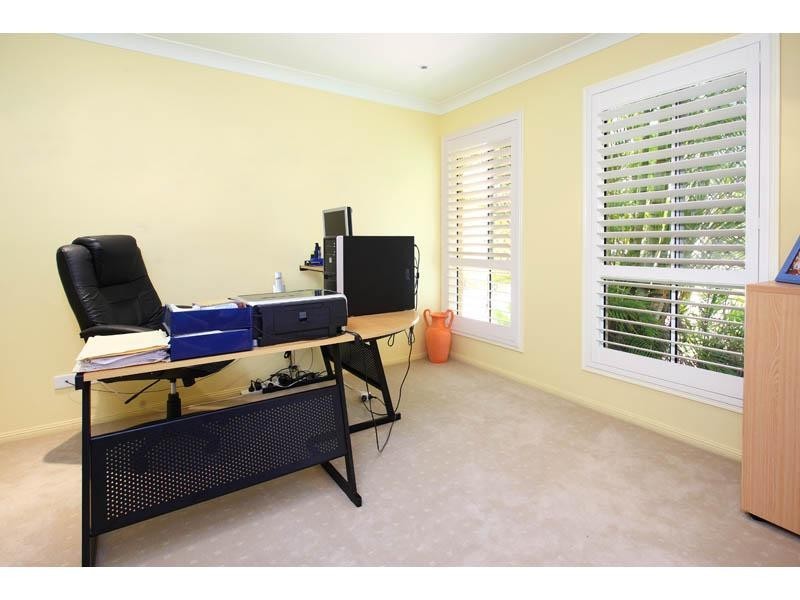 4 Razorback Cl, Carindale QLD 4152