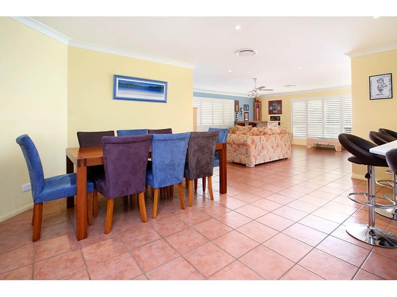 4 Razorback Cl, Carindale QLD 4152