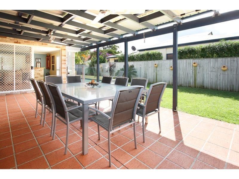 4 Razorback Cl, Carindale QLD 4152